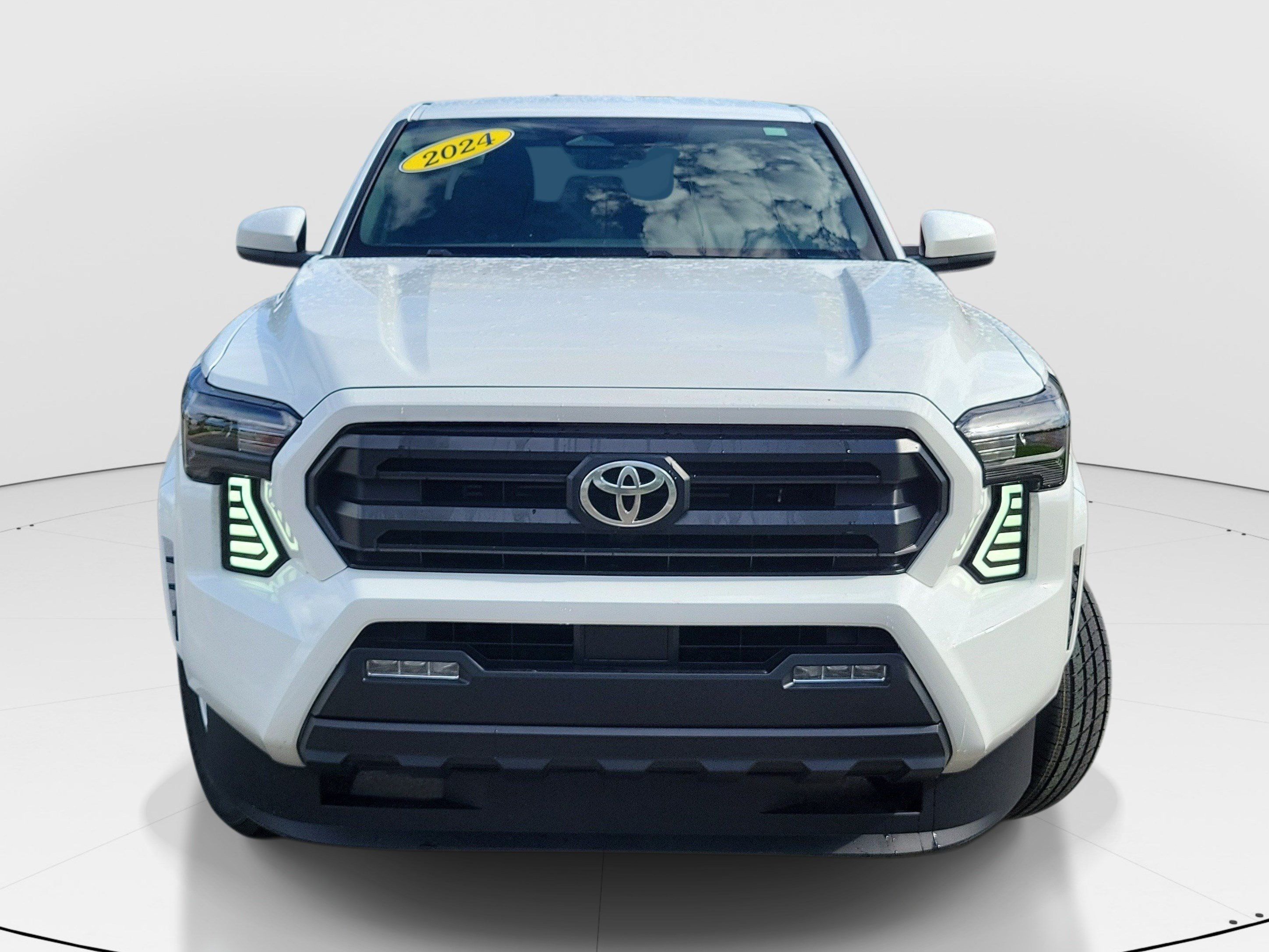 Used 2024 Toyota Tacoma SR5 RWD image 2