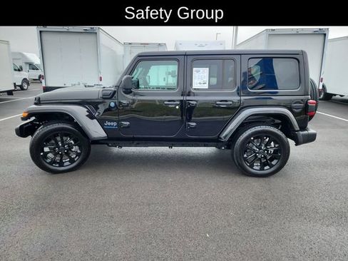 Used 2025 Jeep Wrangler Unlimited Sahara w/ Safety Group image 4