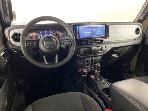 Used 2025 Jeep Wrangler Unlimited Sport AWD/4WD image 34