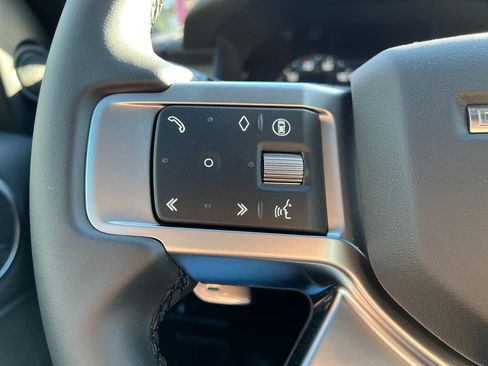 New 2025 Land Rover Discovery Dynamic SE image 15