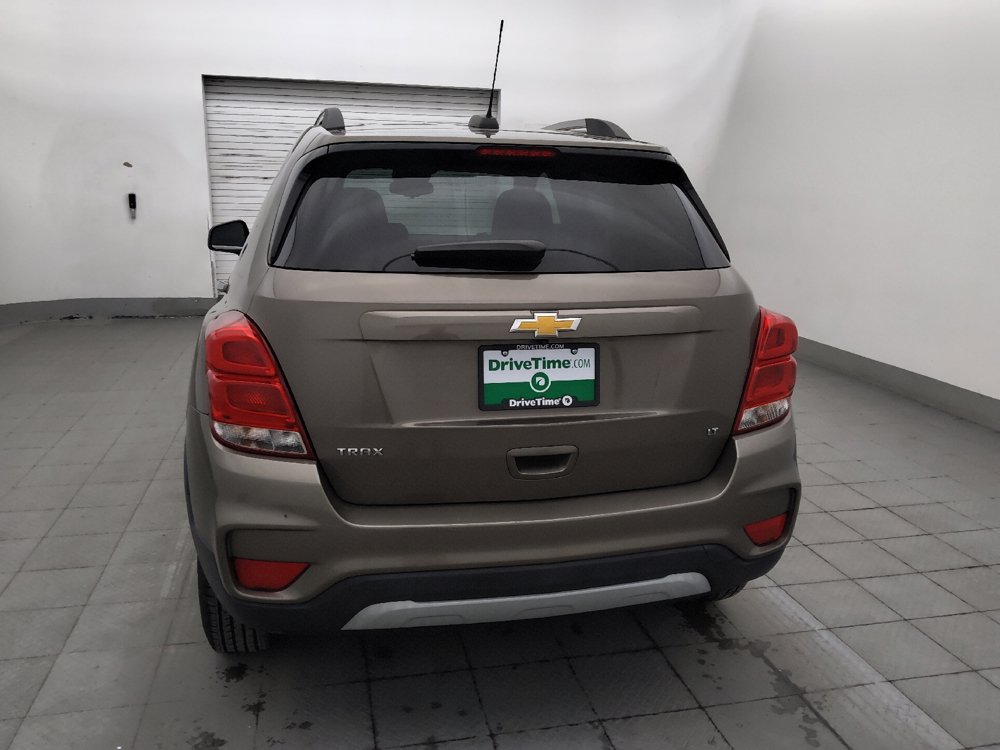 Used 2020 Chevrolet Trax LT w/ Sun & Sound Package FWD image 6
