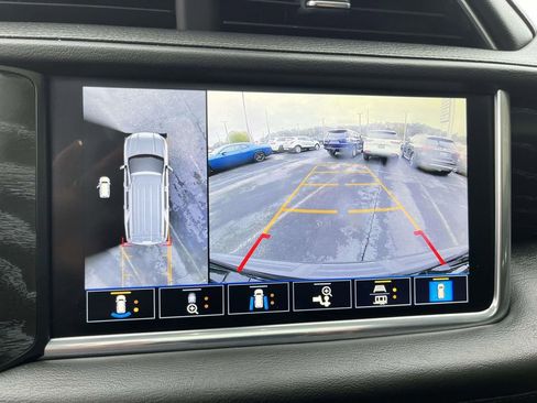 Used 2021 GMC Yukon Denali w/ Denali Premium Package image 21