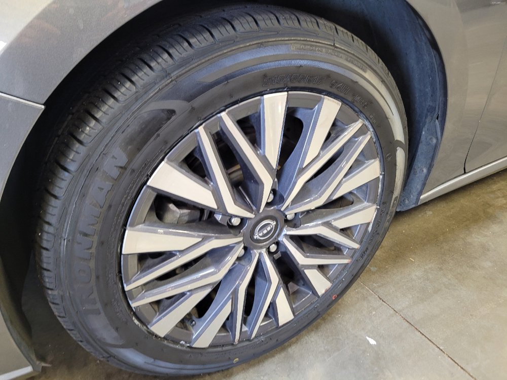 Used 2025 Nissan Altima 2.5 SV FWD image 31