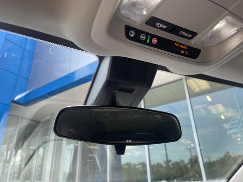 Used 2023 Chevrolet Equinox LT image 24