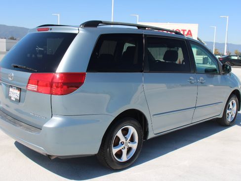 Used 2005 Toyota Sienna LE w/ LE Pkg 4 FWD image 3