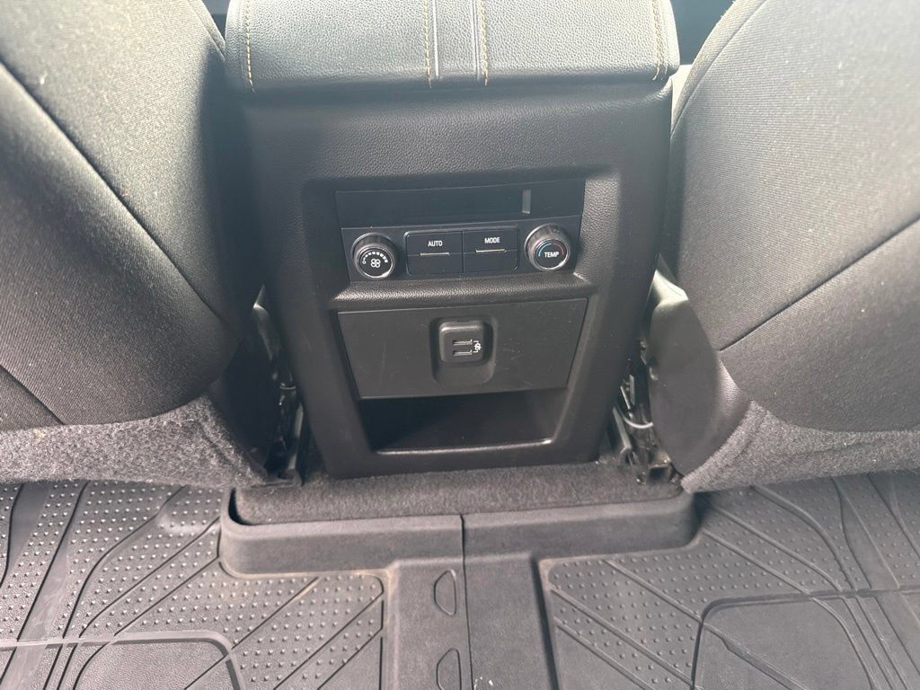 Used 2018 Chevrolet Traverse LT w/ LPO, Floor Liner Package AWD/4WD image 21