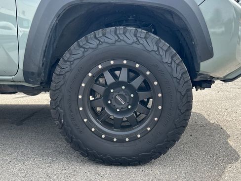 Used 2022 Toyota Tacoma TRD Off-Road w/ Technology Package image 9