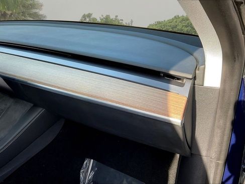 Used 2021 Tesla Model Y Long Range image 25