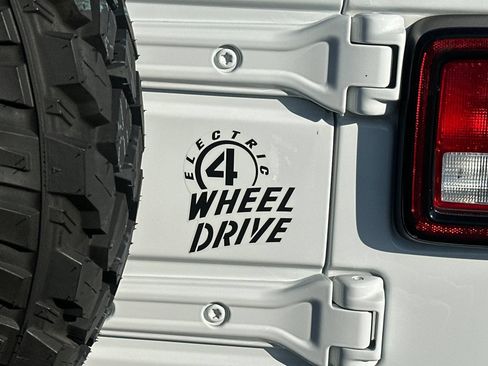 Used 2023 Jeep Wrangler Unlimited w/ Cold Weather Group AWD/4WD image 27