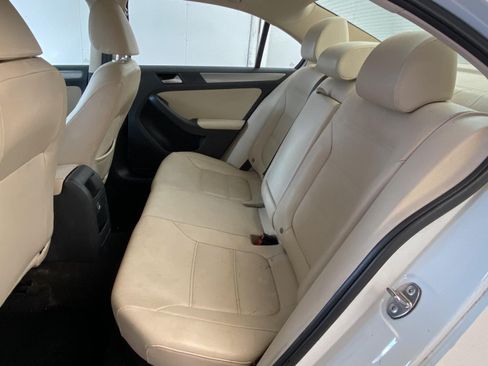 Used 2018 Volkswagen Jetta SE FWD image 14