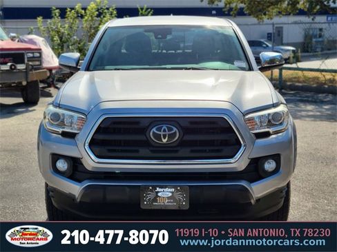 Used 2018 Toyota Tacoma SR5 w/ Exterior Package image 8