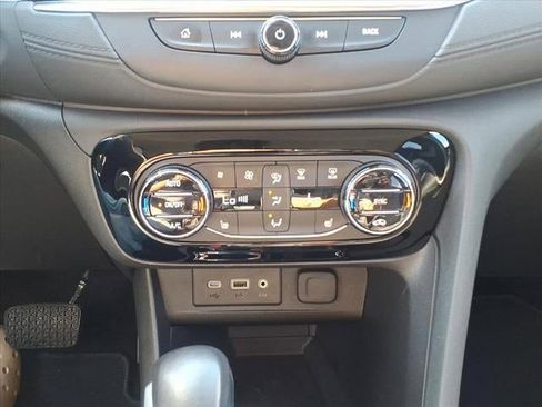Used 2022 Buick Encore GX Select image 19