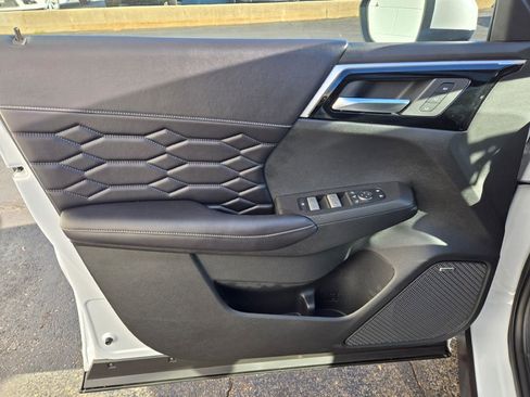 New 2025 Mitsubishi Outlander SEL image 21