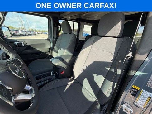 Used 2025 Jeep Wrangler Sahara image 9