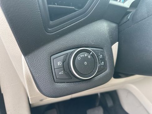 Used 2018 Ford Escape SE image 5