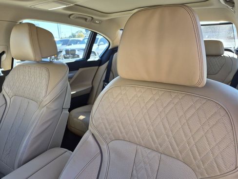 Certified 2022 BMW 740i xDrive image 29