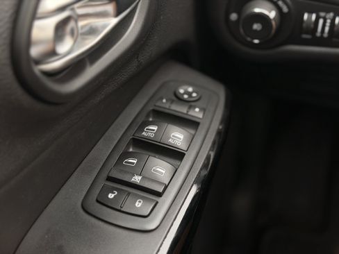 Used 2020 Jeep Cherokee Latitude Plus AWD/4WD image 15