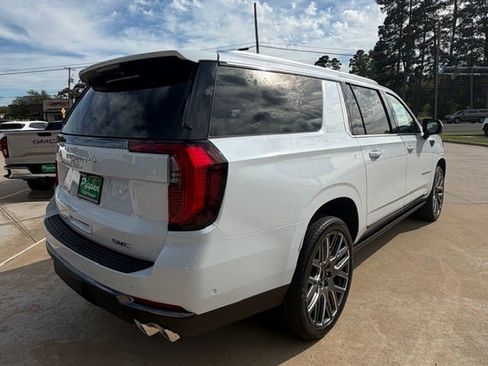 New 2026 GMC Yukon XL Denali Ultimate AWD/4WD image 7