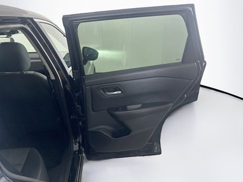 Used 2025 Nissan Rogue SV FWD image 31