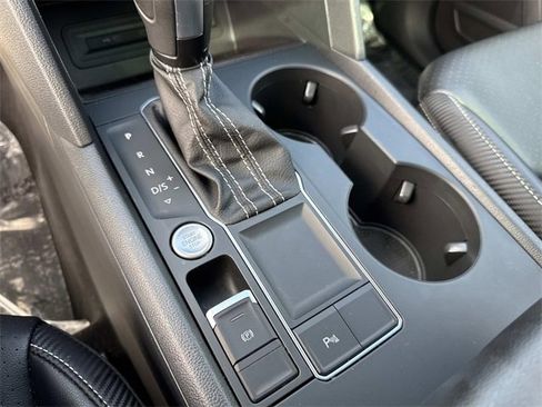 Certified 2021 Volkswagen Atlas Cross Sport SE w/ Panoramic Sunroof Package image 24