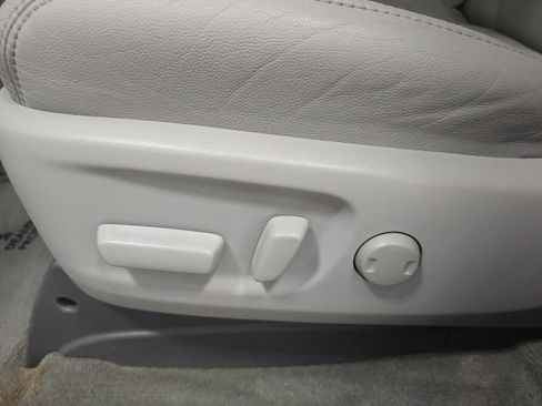 Used 2018 Toyota Sienna XLE image 15