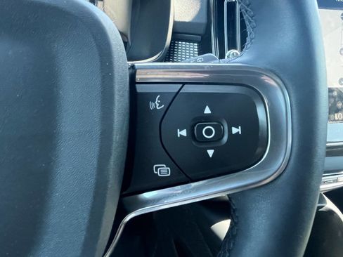 Used 2022 Volvo XC40 T5 R-Design w/ Advanced Package image 38