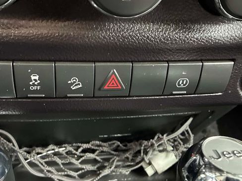 Used 2015 Jeep Wrangler Rubicon w/ Dual Top Group image 30