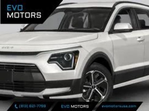 Used 2025 Kia Niro LX FWD image 1