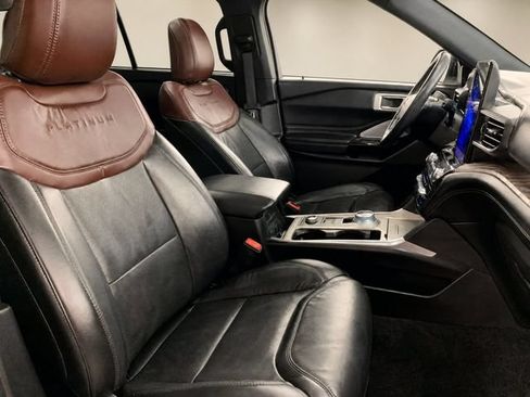 Used 2022 Ford Explorer Platinum w/ Technology Package AWD/4WD image 14