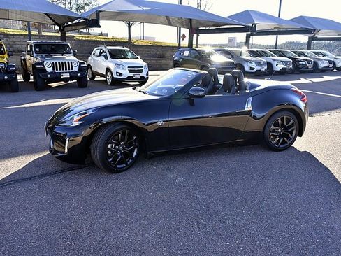 Used 2019 Nissan 370Z Touring image 4