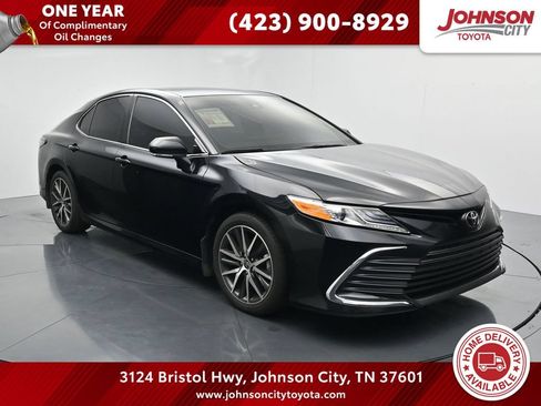 Used 2024 Toyota Camry XLE FWD image 1