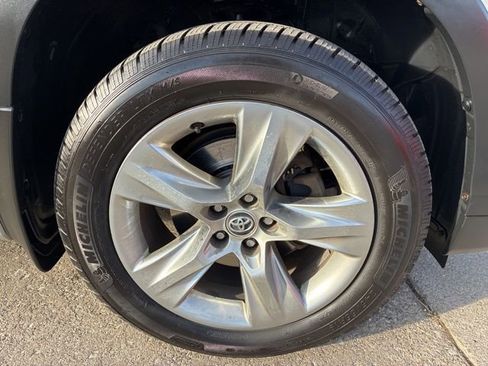 Used 2016 Toyota Highlander Limited image 12