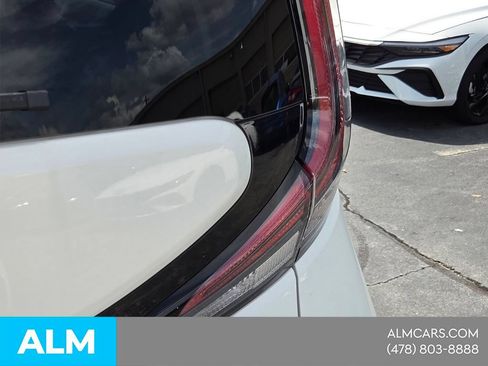 Used 2025 Kia Soul LX w/ LX Technology Package FWD image 11