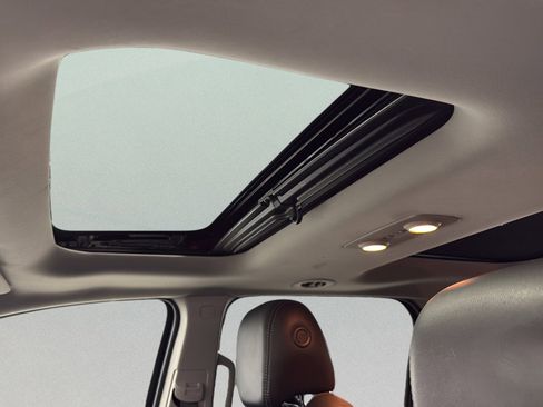 Used 2016 GMC Acadia SLT w/ Open Road Package image 18