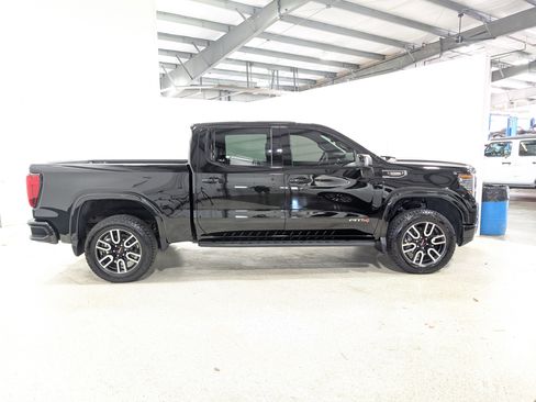 Used 2025 GMC Sierra 1500 AT4 w/ Technology Package AWD/4WD image 2