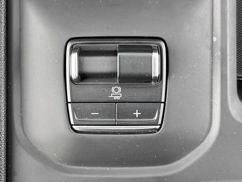 Used 2025 GMC Sierra 1500 AT4 w/ AT4 Premium Package image 27