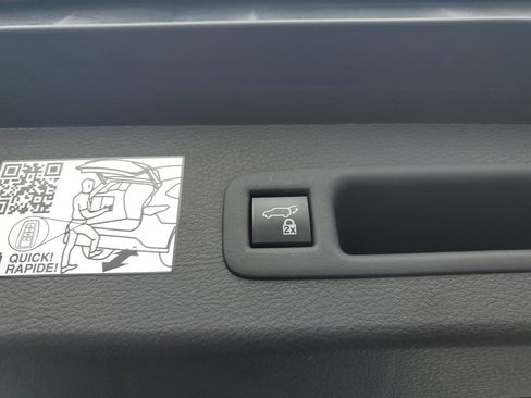 Used 2022 Toyota Sienna Limited image 10