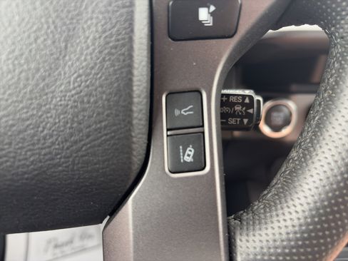 Certified 2022 Toyota Tacoma TRD Off-Road AWD/4WD image 24