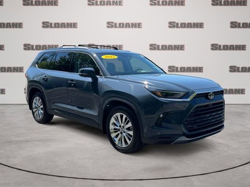 Used 2025 Toyota Grand Highlander AWD image 7