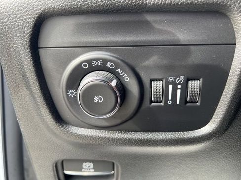 Certified 2025 Jeep Grand Cherokee Limited image 21