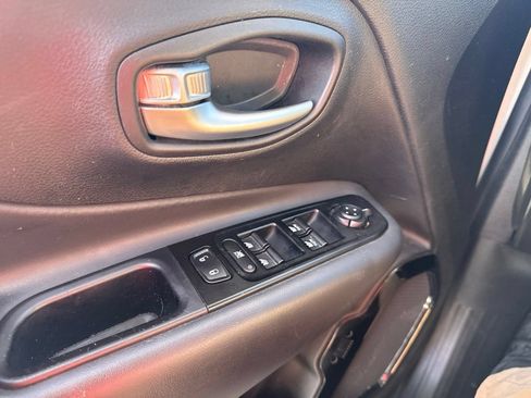 Used 2020 Jeep Renegade Altitude AWD/4WD image 25