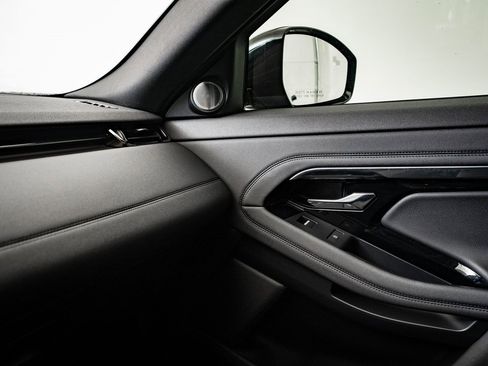 Used 2023 Land Rover Range Rover Evoque R-Dynamic SE image 39