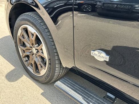 Used 2025 Ford Expedition King Ranch image 9
