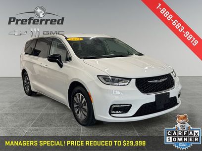 Used 2024 Chrysler Pacifica Select