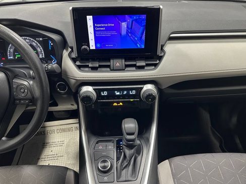 Used 2025 Toyota RAV4 XLE AWD/4WD image 25