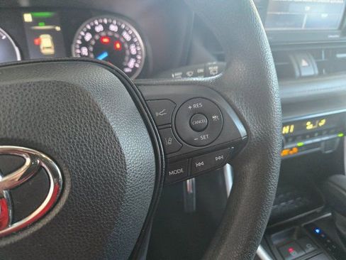 Used 2022 Toyota RAV4 LE image 15