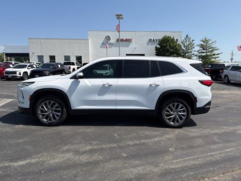 Used 2025 Buick Enclave Preferred FWD image 9
