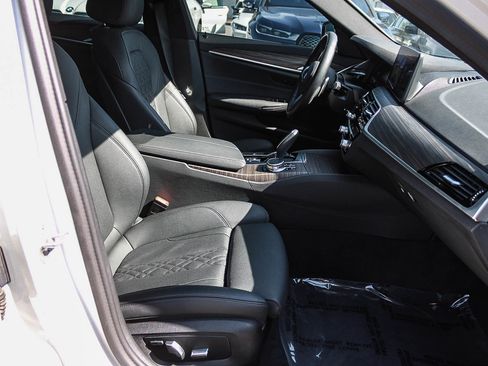 Used 2023 BMW 540i w/ M Sport Package RWD image 16