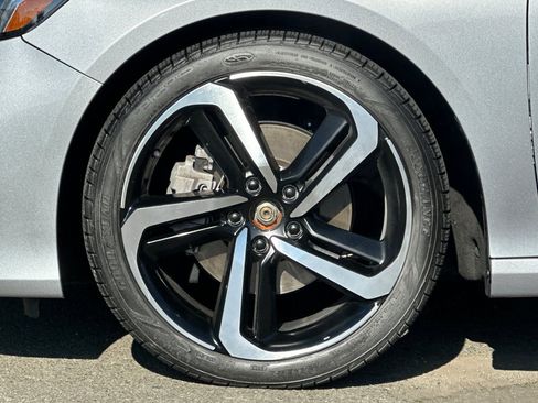 Used 2018 Honda Accord Sport image 32