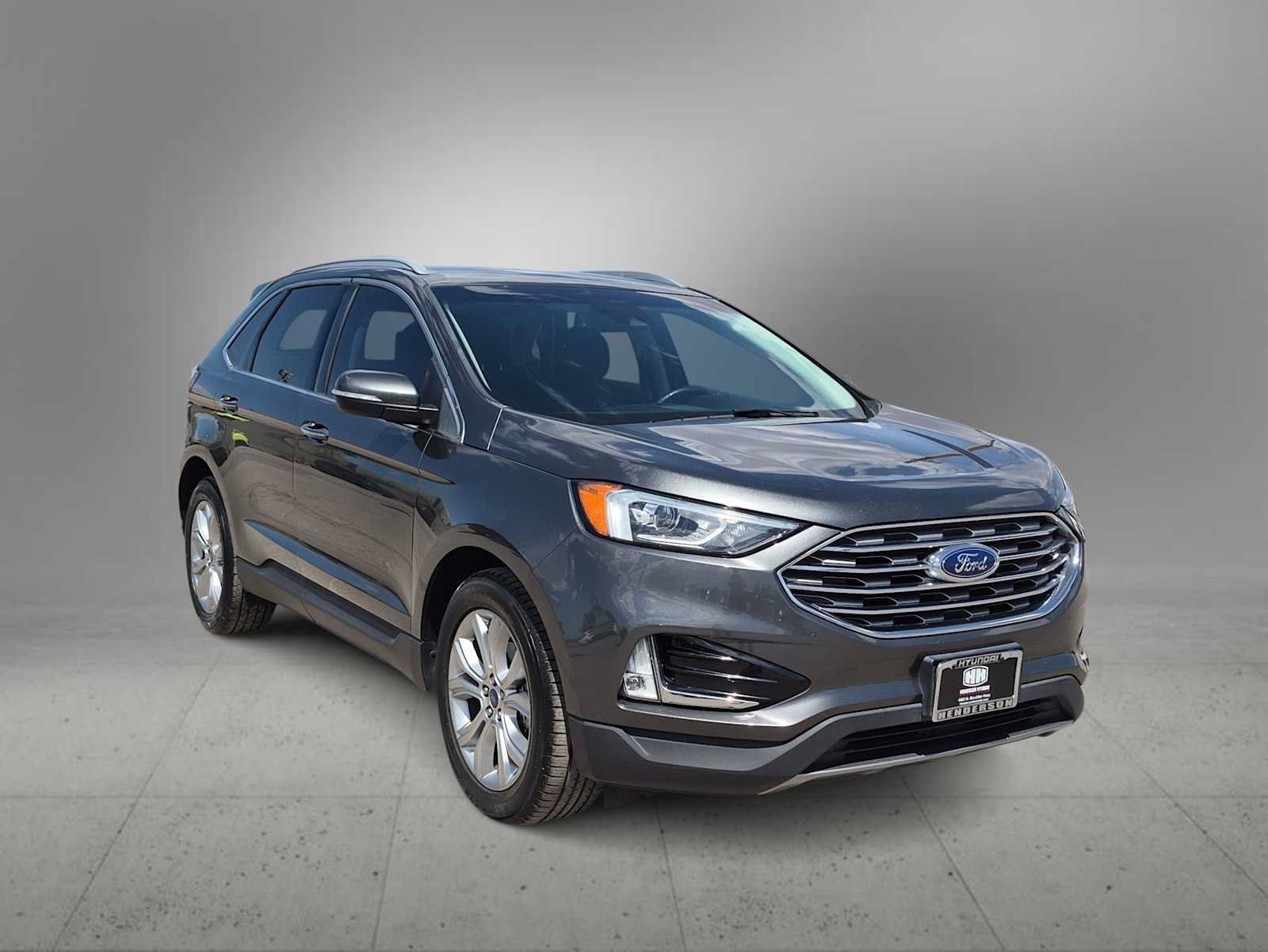 Used 2019 Ford Edge Titanium FWD image 2
